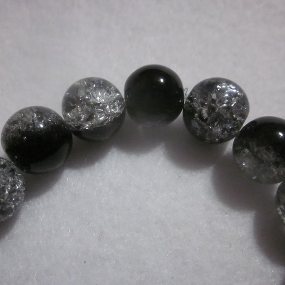 Two Tone Black & Clear Crackle Stretch Bracelet - Picture 2 of 6